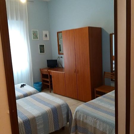 Hostal D'Annunzio House Cesano Boscone Buitenkant foto
