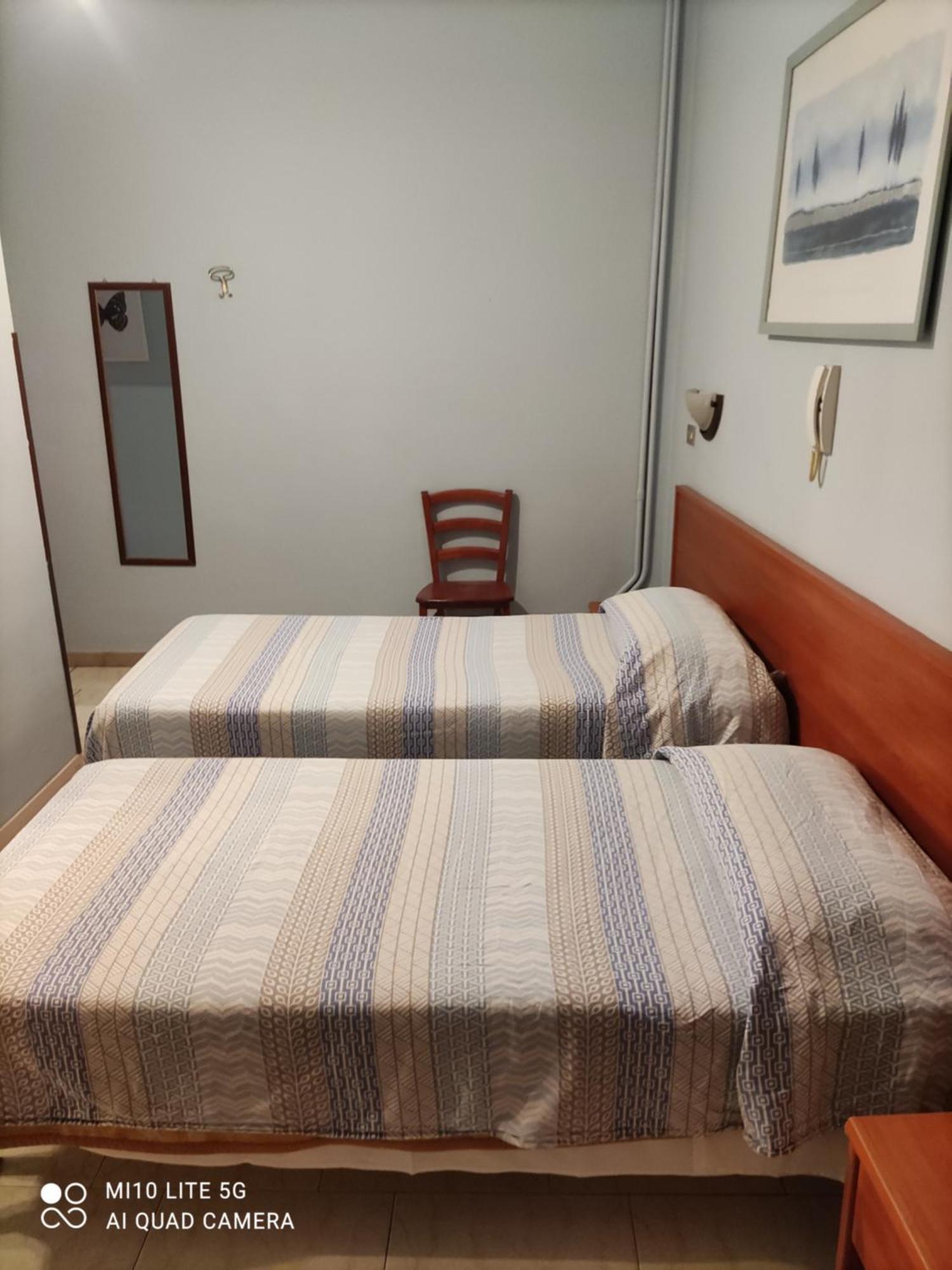 Hostal D'Annunzio House Cesano Boscone Buitenkant foto