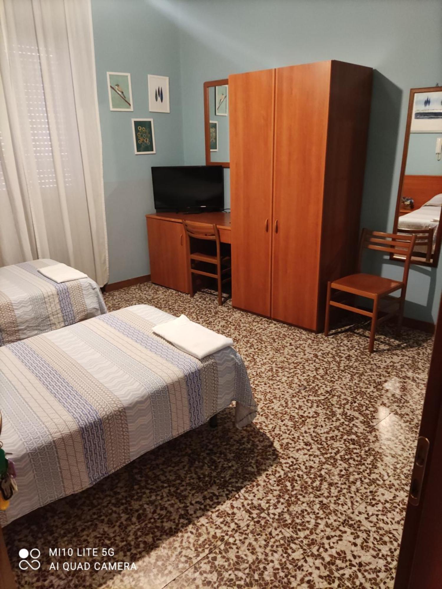 Hostal D'Annunzio House Cesano Boscone Buitenkant foto