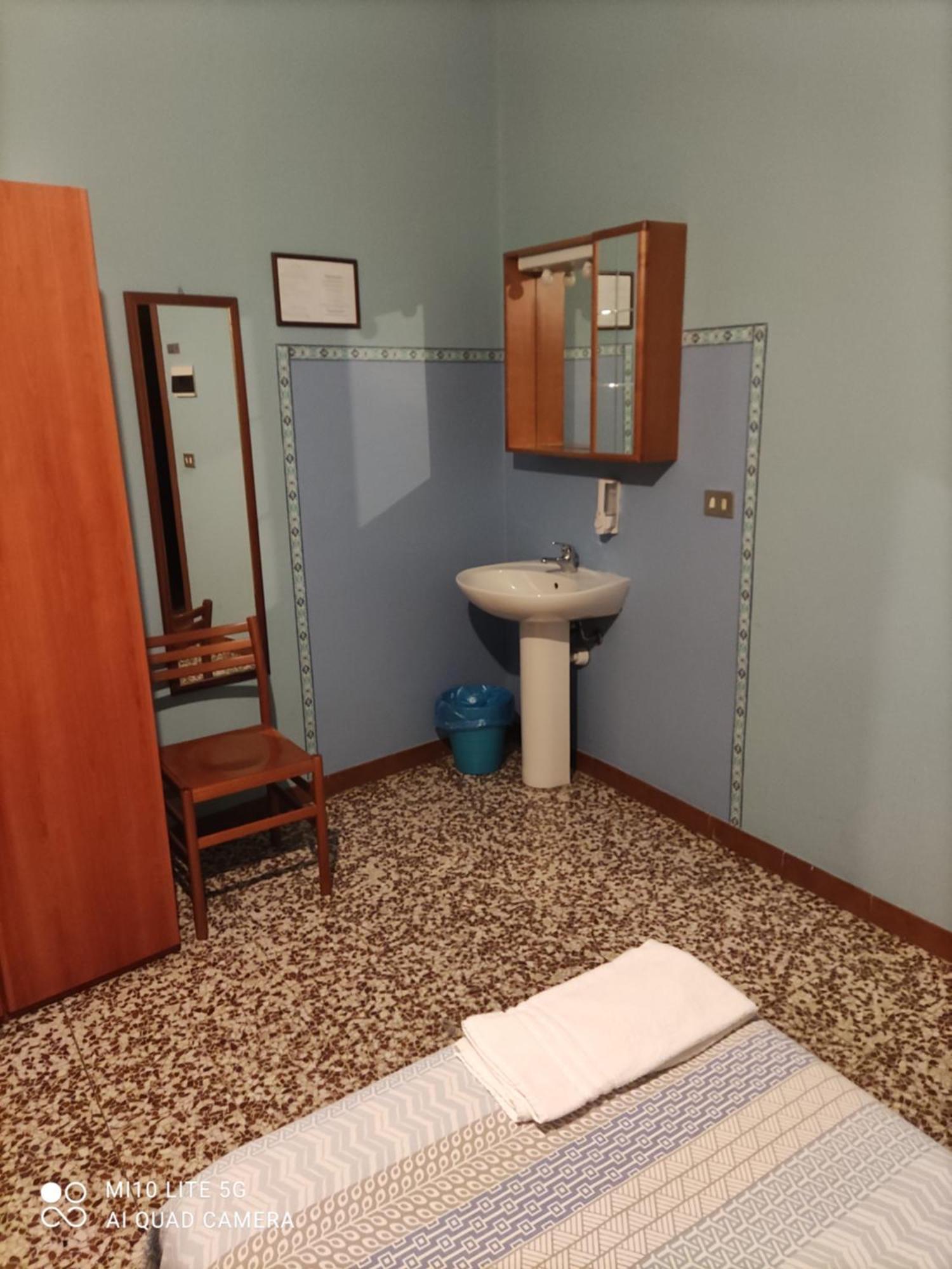 Hostal D'Annunzio House Cesano Boscone Buitenkant foto