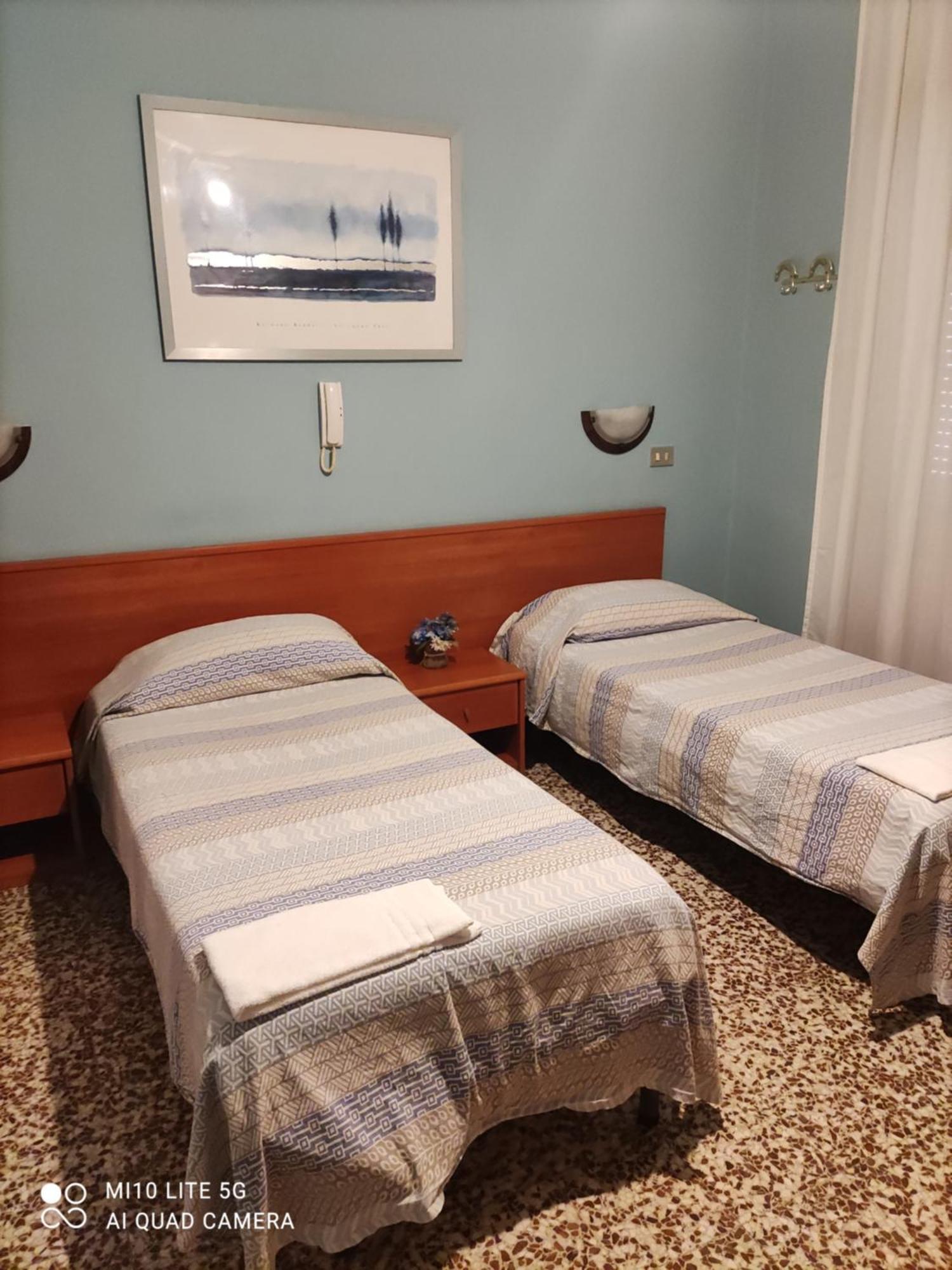 Hostal D'Annunzio House Cesano Boscone Buitenkant foto