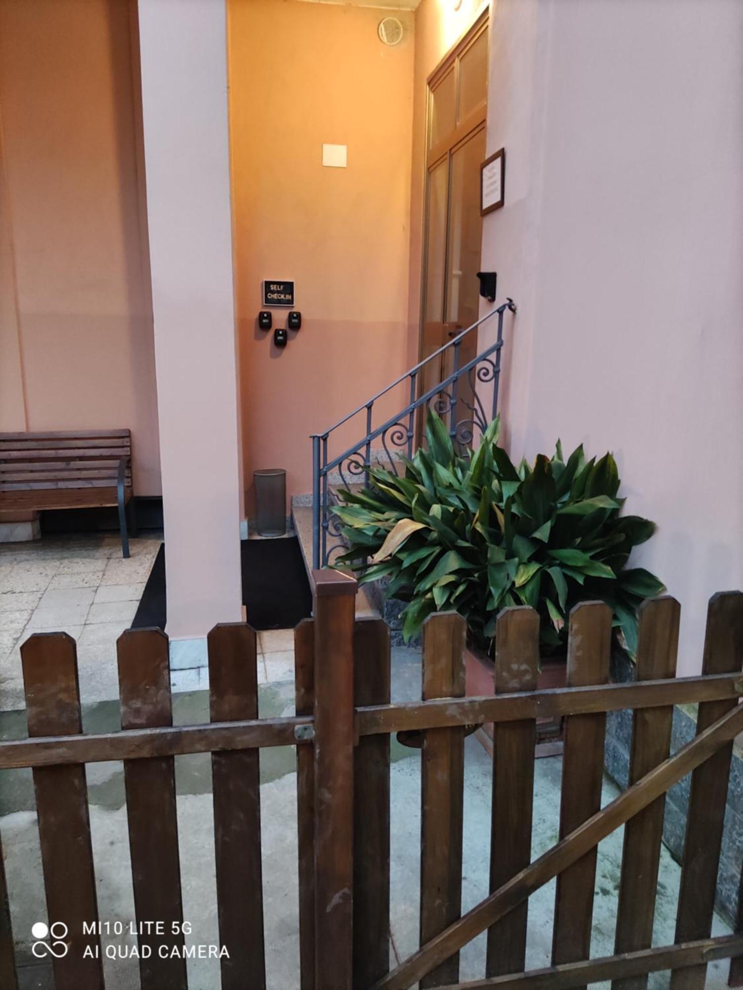 Hostal D'Annunzio House Cesano Boscone Buitenkant foto