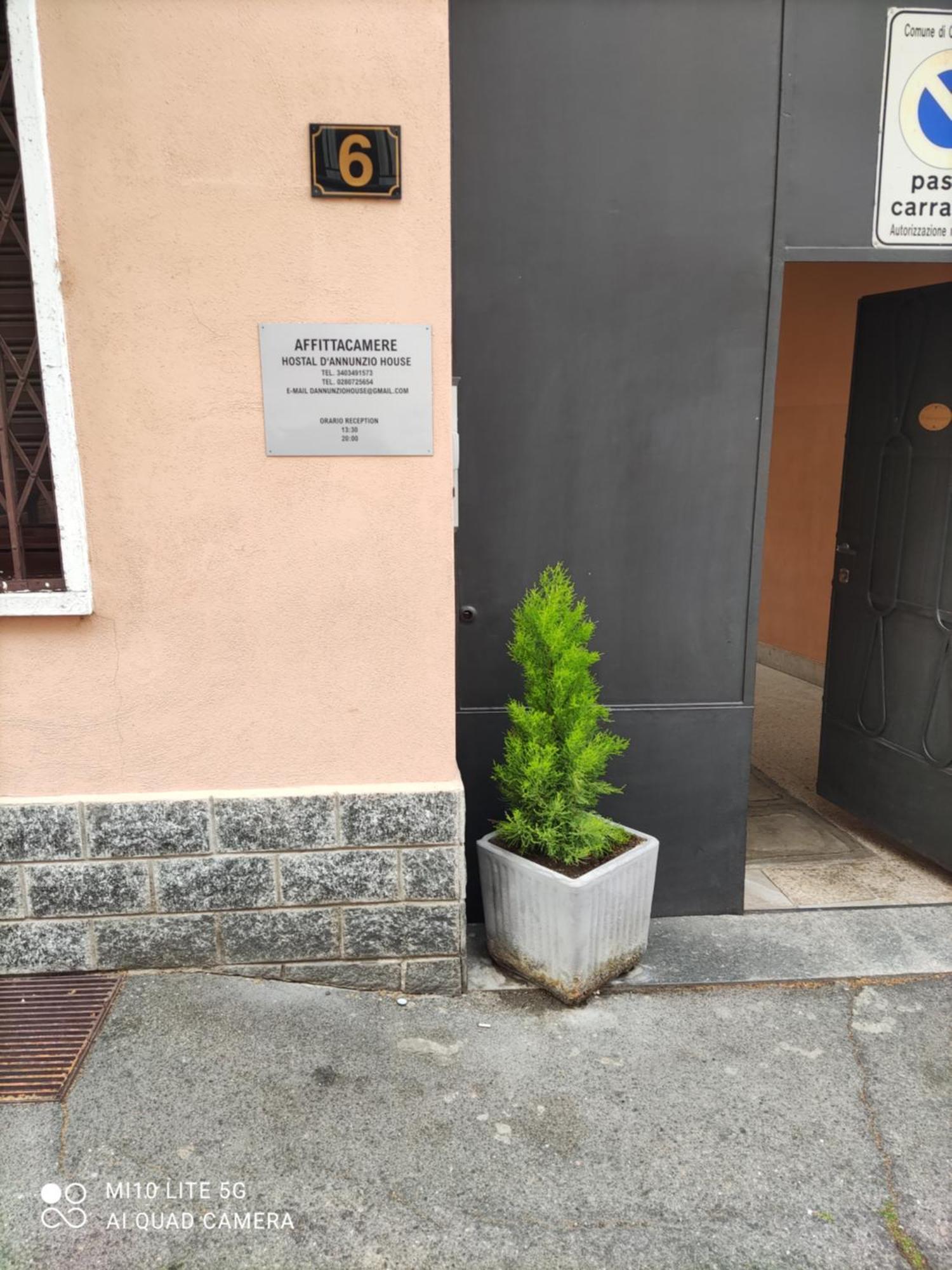 Hostal D'Annunzio House Cesano Boscone Buitenkant foto