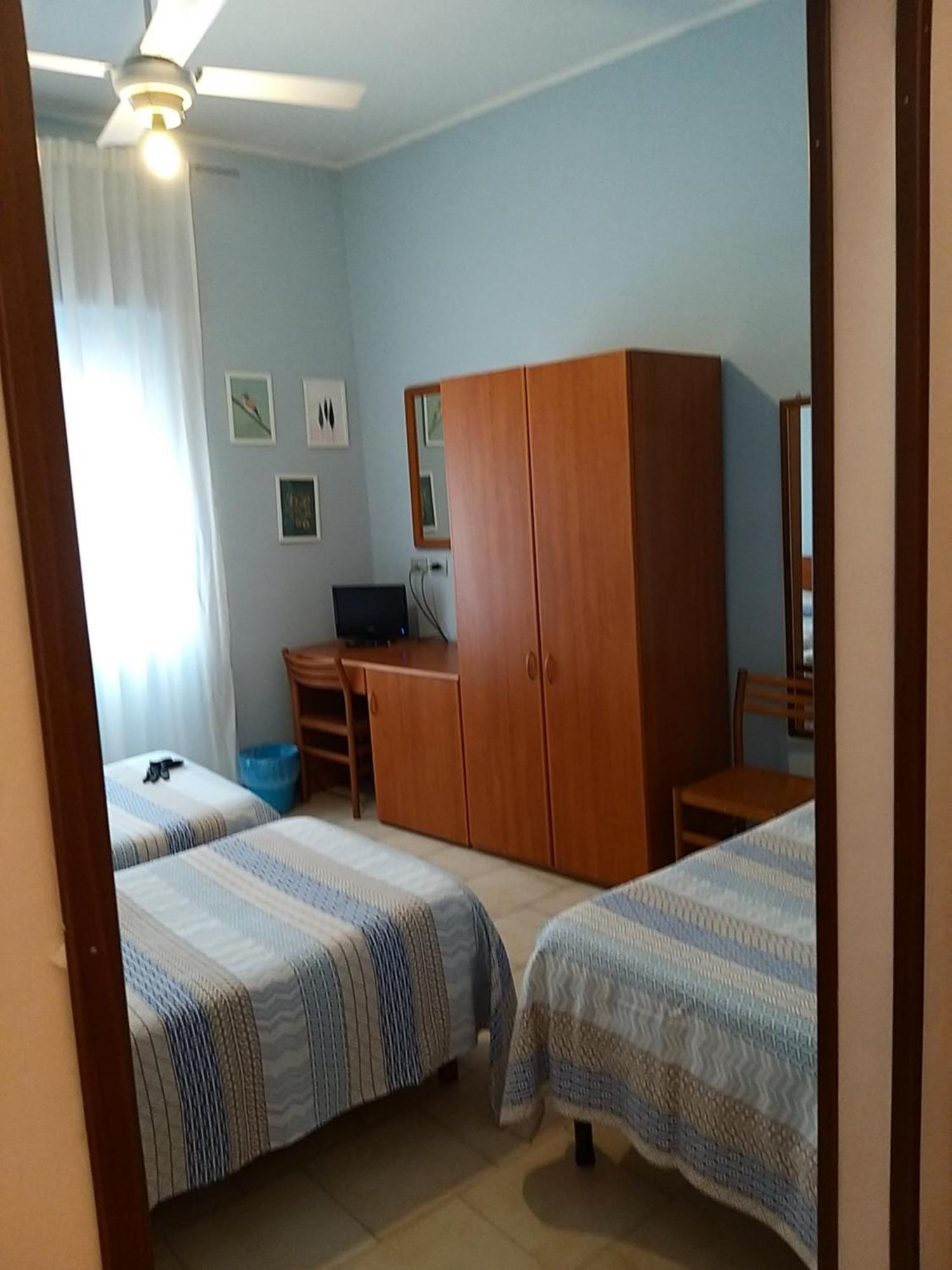 Hostal D'Annunzio House Cesano Boscone Buitenkant foto